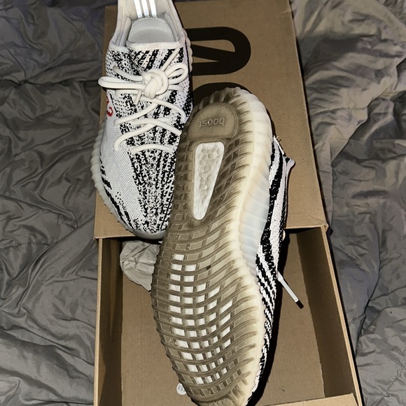 Athletic_Shoes
